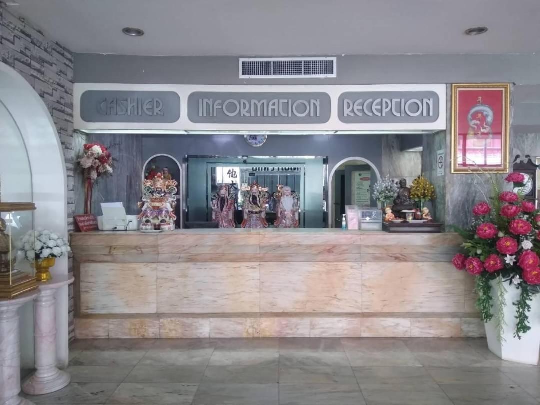Indra Hotel Hatyai ハートヤイ エクステリア 写真